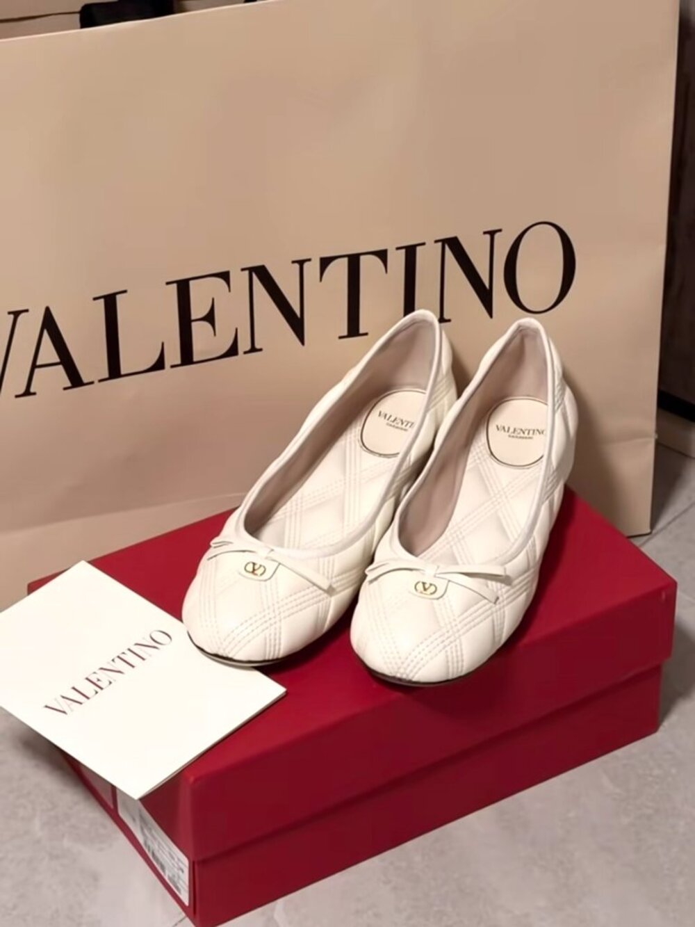 Valentino White Leather Quilted Bow Ballet Flats